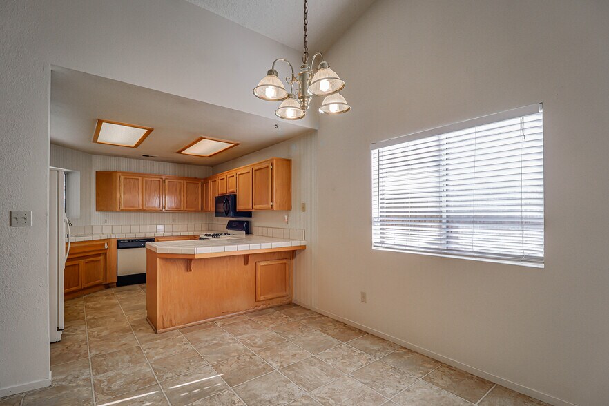 Building Photo - 4005 Asino Ave