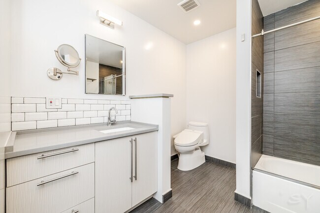 Building Photo - 1021 S State St