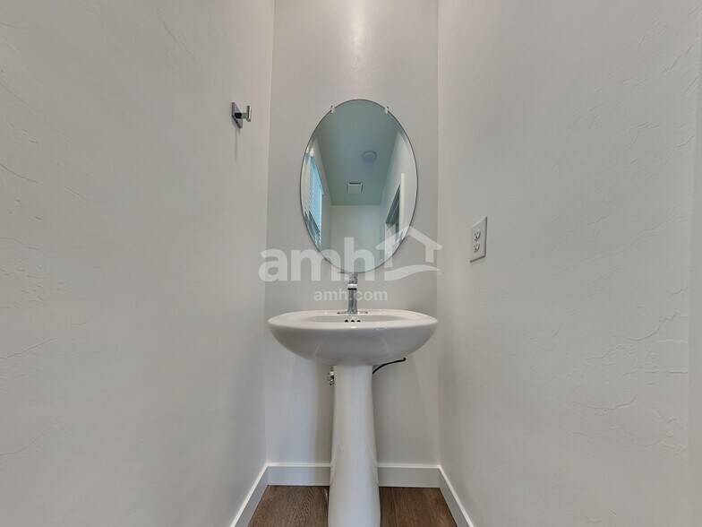 Building Photo - 6544 E Paseo Alga