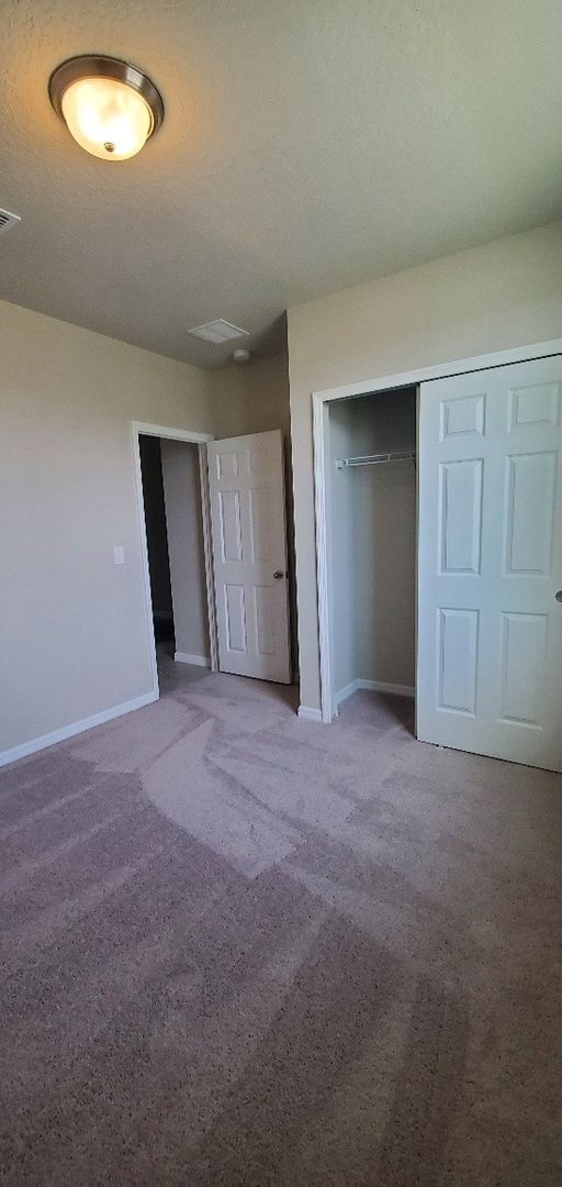 Building Photo - LIKE NEW!! 3-Bedroom, 2-Bathroom in Winter...