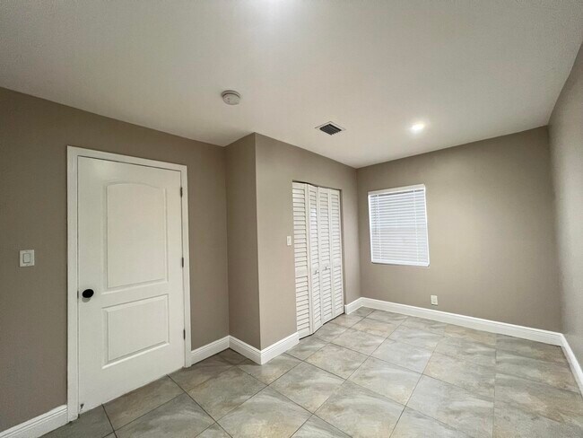 Building Photo - 508 57th St