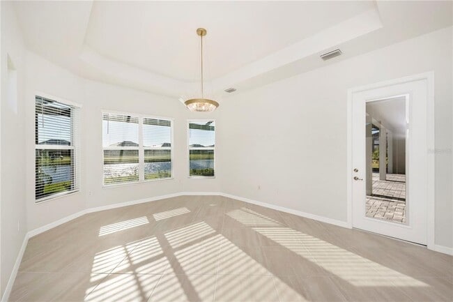 Building Photo - 12655 Wellen Golf St