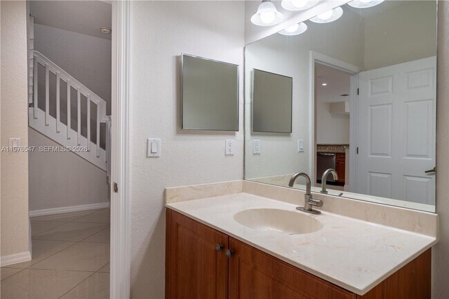 Building Photo - 5327 SW 40th Ave