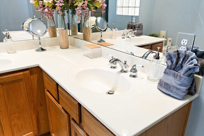 Building Photo - 4301 N 21st St