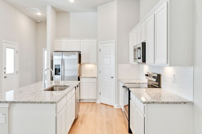 Building Photo - Brand New Luxury Duplex Available Today