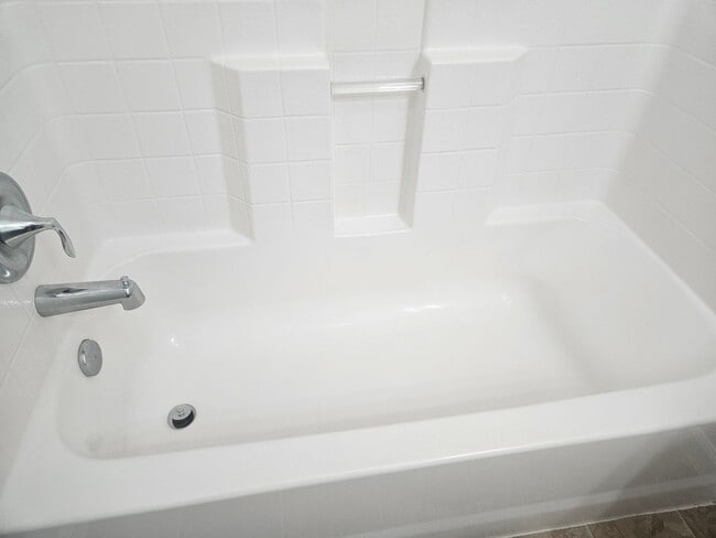 Building Photo - GORGEOUS 2009 Home - Just $2,250/month, 3/...