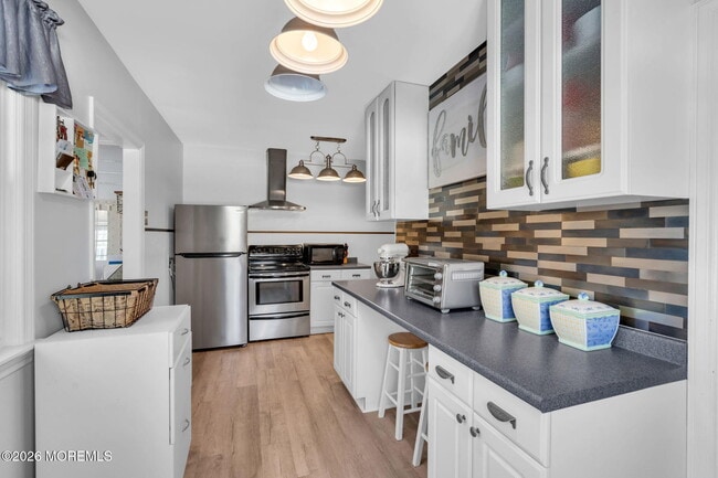 Building Photo - 242 Pennsylvania Ave