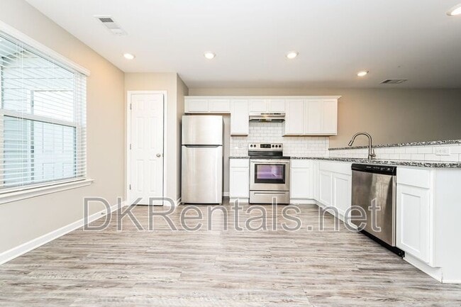 Building Photo - 402 Whippet St