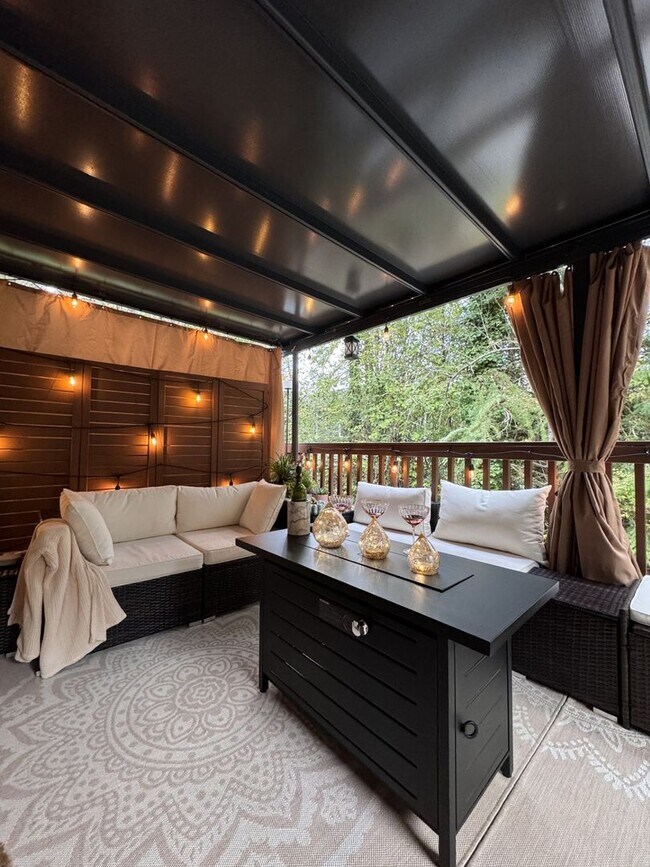 Building Photo - Stunning 4BR/2.5BA Home in Lake Forest Park ?