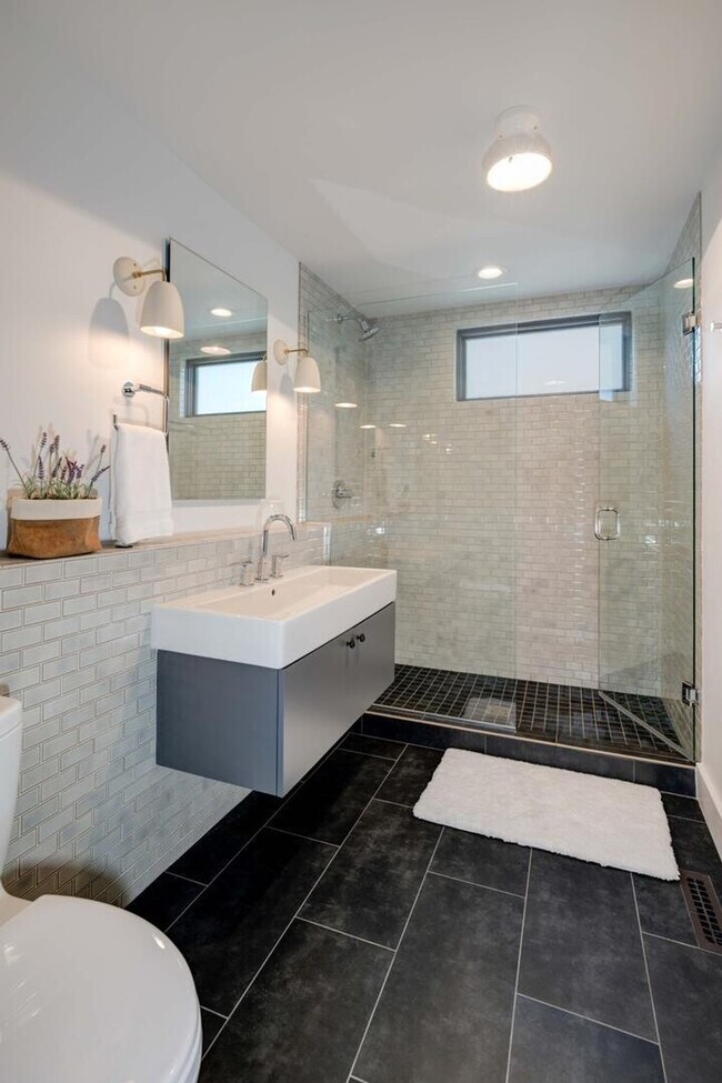 Building Photo - 15 Lakewood Dr