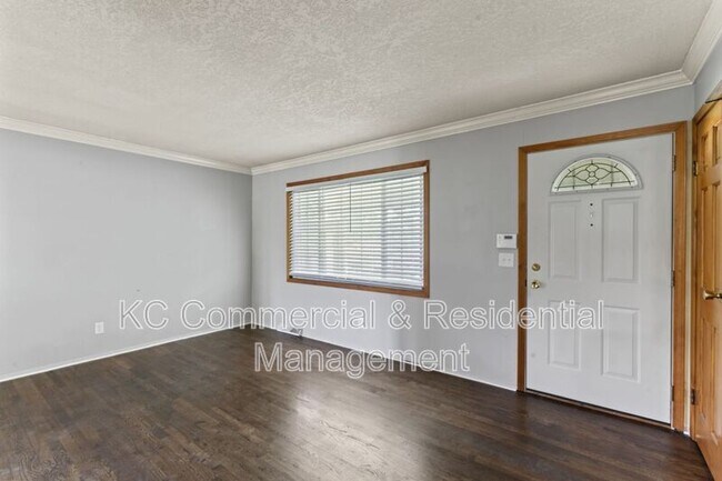 Building Photo - 7809 NE San Rafael Dr