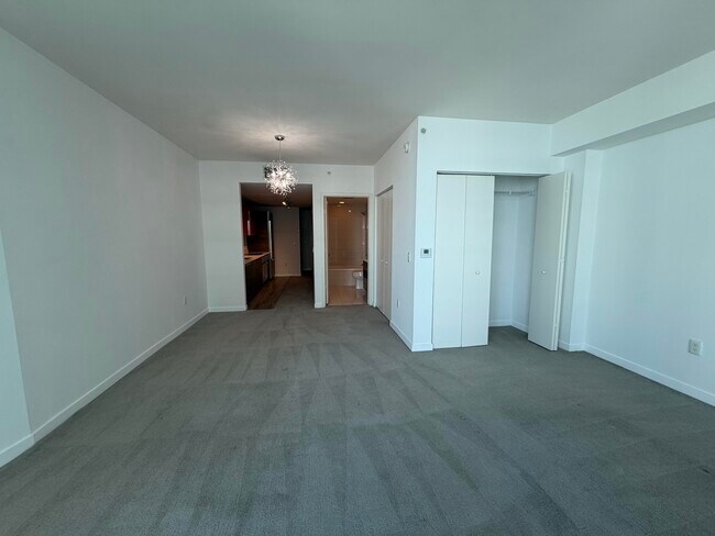 Building Photo - 1100 S Miami Ave