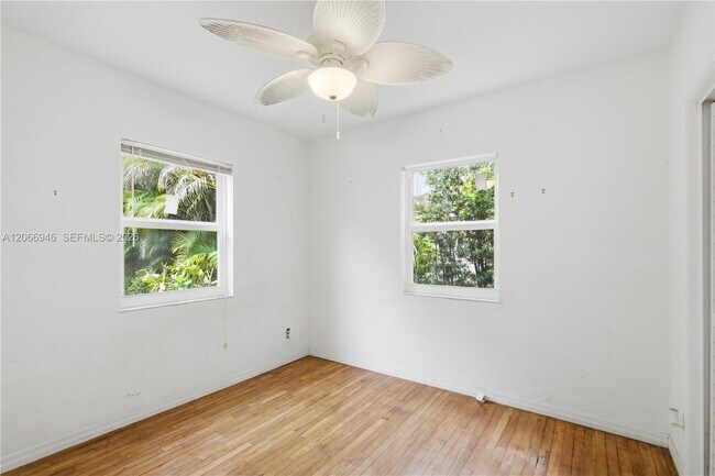 Building Photo - 2355 Overbrook St