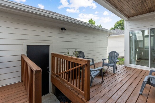 Building Photo - Stunning Rental In Charlotte Parkside