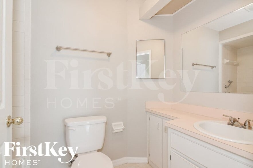 Building Photo - 7901 Sioux Ln