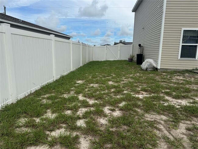 Building Photo - 256 Begonia Ln