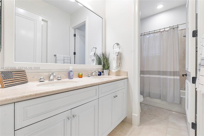 Building Photo - 9564 Exbury Ct