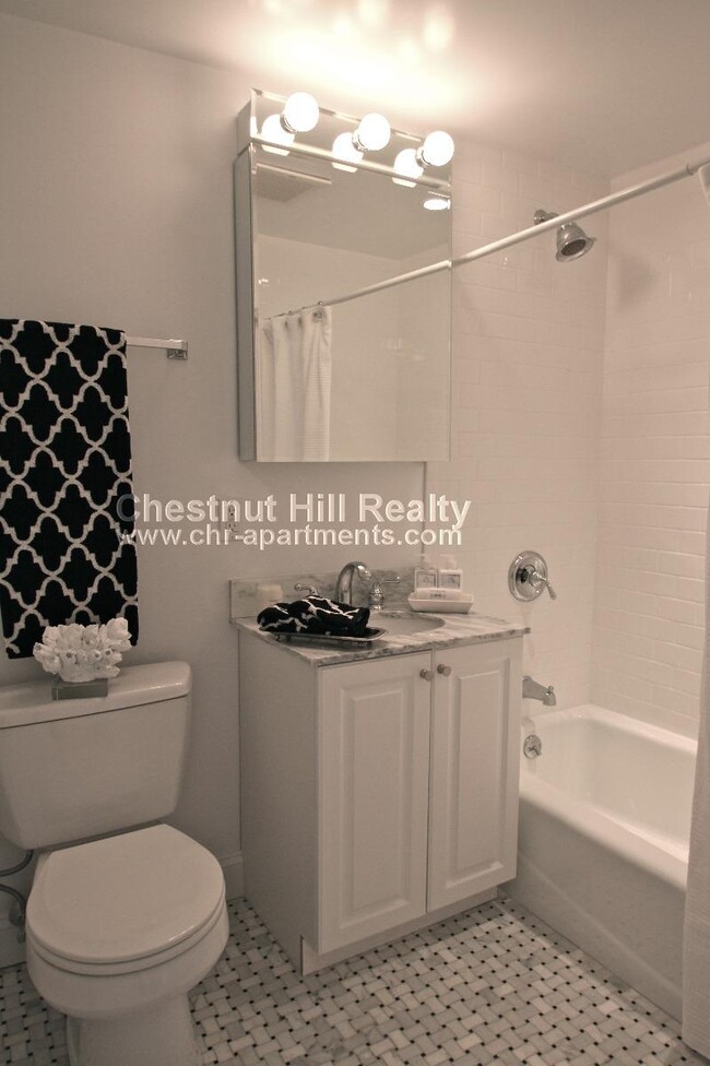 Bathroom - 60 Brattle St