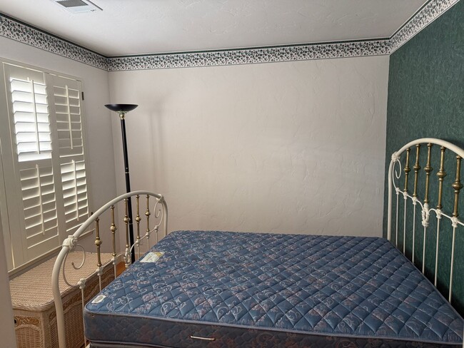 Building Photo - Los Altos Townhouse