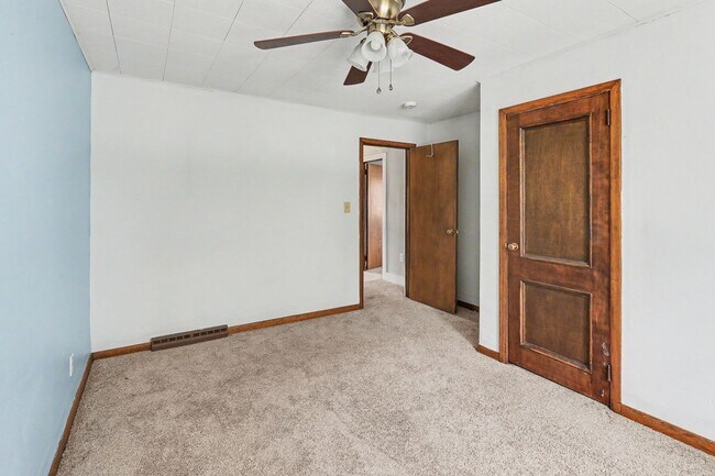 Building Photo - For Rent – 4 Bed 2 Bath Home