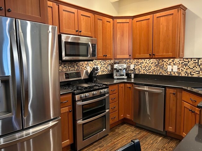 Building Photo - 22 E Market St