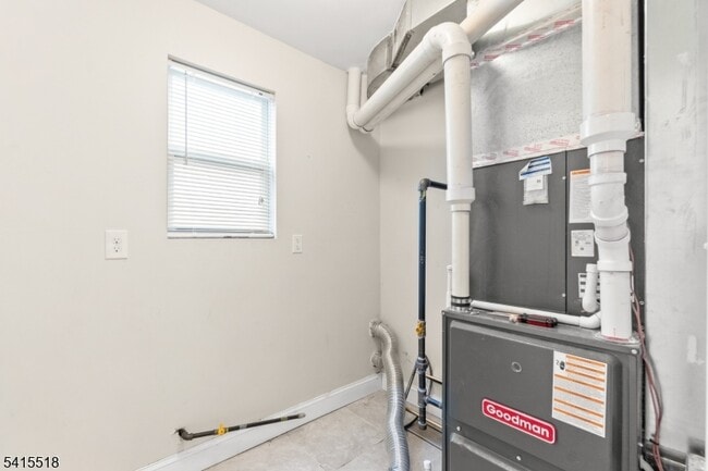 Building Photo - 280 S 20th St