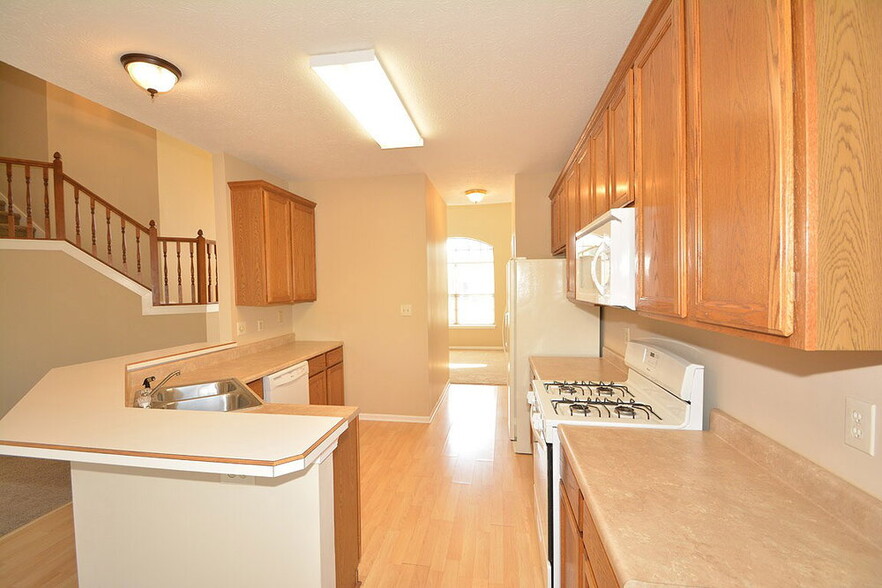 Building Photo - 10299 Lakeland Dr