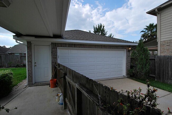 Building Photo - 9106 Memorial Pines Way