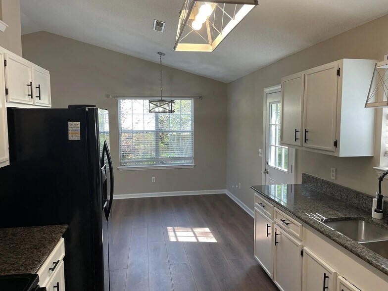 Building Photo - 103 Walnut Grove Cir