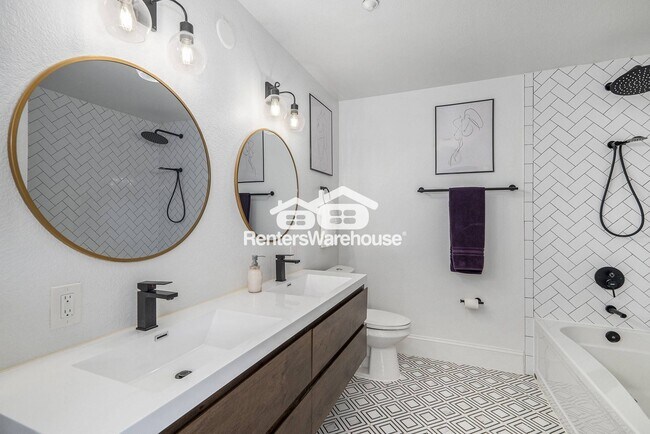 Building Photo - 5677 S Park Pl