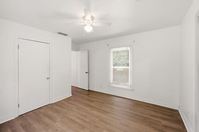 Building Photo - Cute 2/2 in Kilgore!