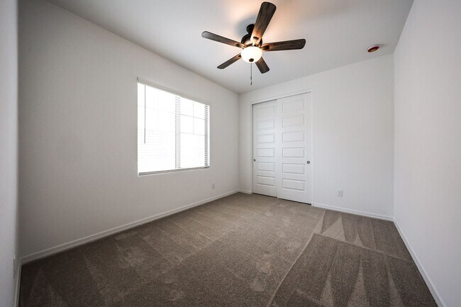 Building Photo - 3 Bedroom + Den and Loft in Aloravita Community