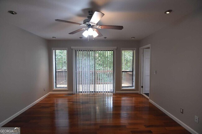 Building Photo - 3765 Cochran Lake Rd