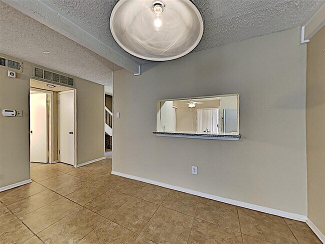 Building Photo - 777 Custer Rd