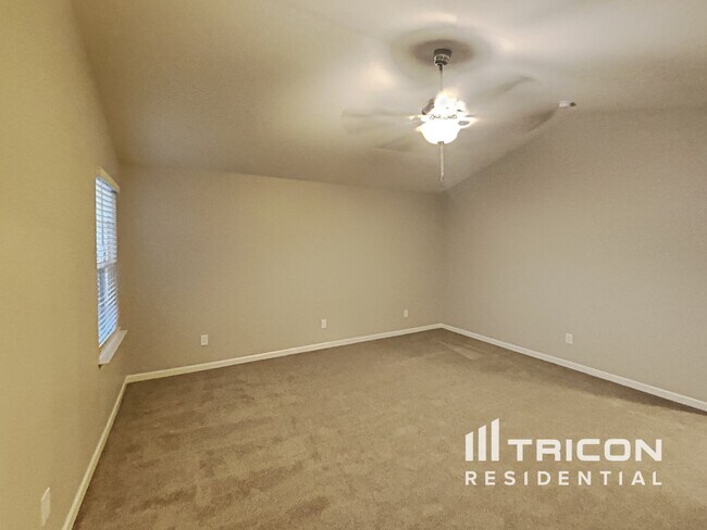 Building Photo - 4406 Oak Pointe Dr