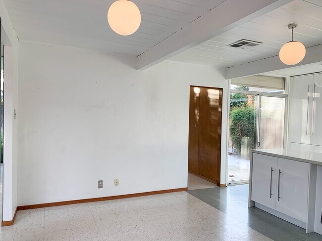 Building Photo - High-End San Jose 4 Bedroom Eichler!
