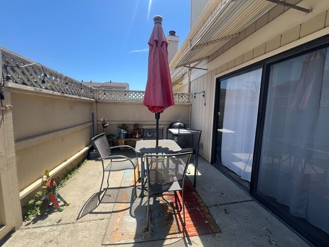 Building Photo - Charming Furnished 1-Bedroom Loft-Style Co...