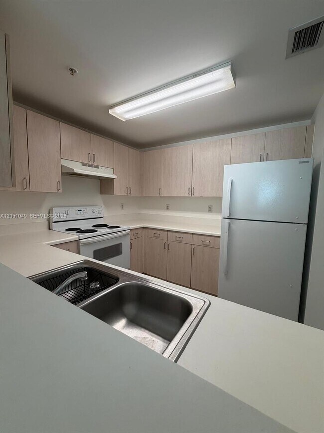 Building Photo - 50 Menores Ave