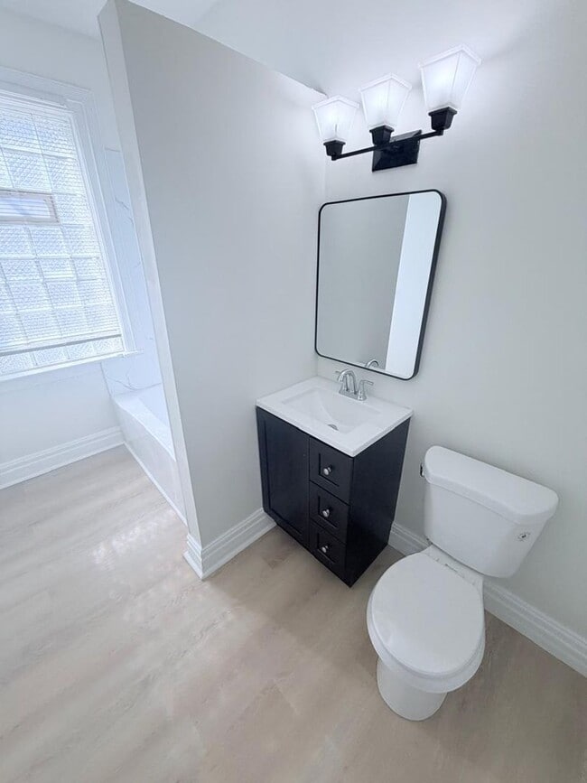 Building Photo - 2604 W 27th St