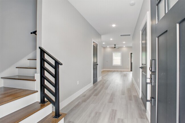 Building Photo - 4719 Mallow St