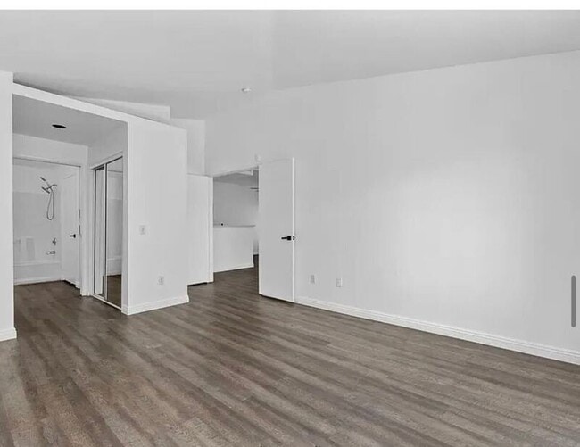 Building Photo - 320 Isthmus Way