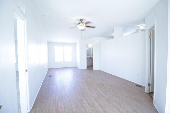Building Photo - 3335 W Solano Dr