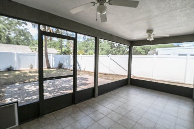 Building Photo - 3 bedroom, 2.5 bathroom home is in a highly sought-after neighborhood in the heart of South Tampa...