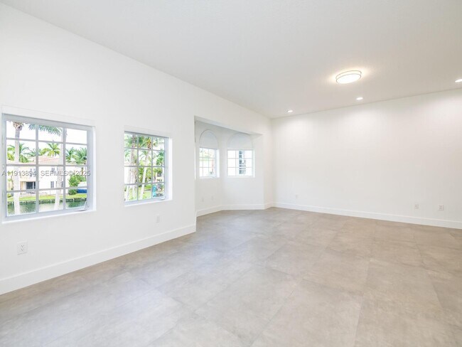 Building Photo - 20729 NE 32nd Ave