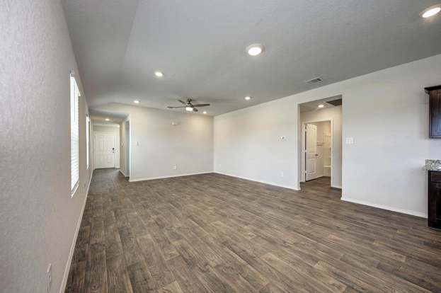 Building Photo - 105 Calgary Ln