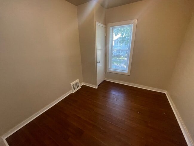 Building Photo - 3BR/2B house with backyard ($350 Move-in fee)