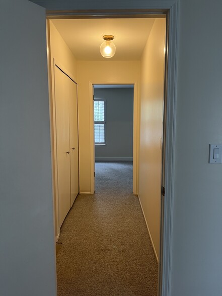 Building Photo - 3010 Bolgos Cir