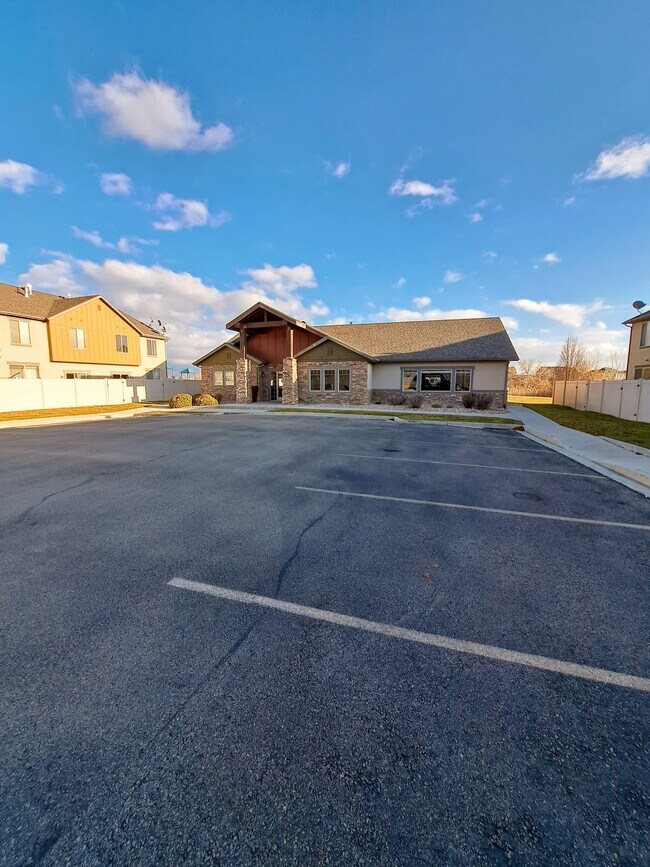 Building Photo - 1238 Baycrest Dr