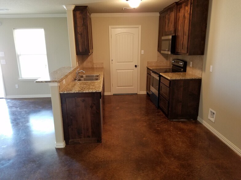 Building Photo - 129 Crossfire Ct