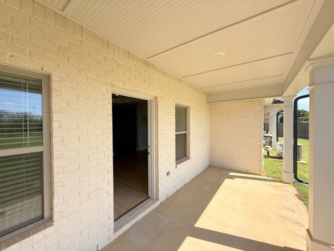Building Photo - 128 Clift Farm Dr
